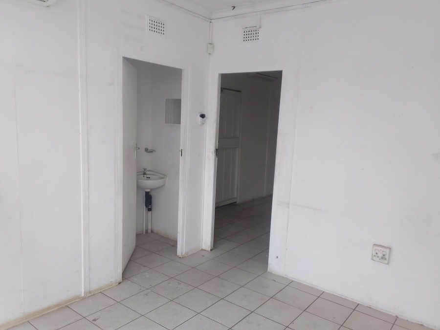 To Let commercial Property for Rent in Oos Einde North West